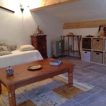 Vakantiehuis Tres Belle Maison De Campagne En Pierre De Gres